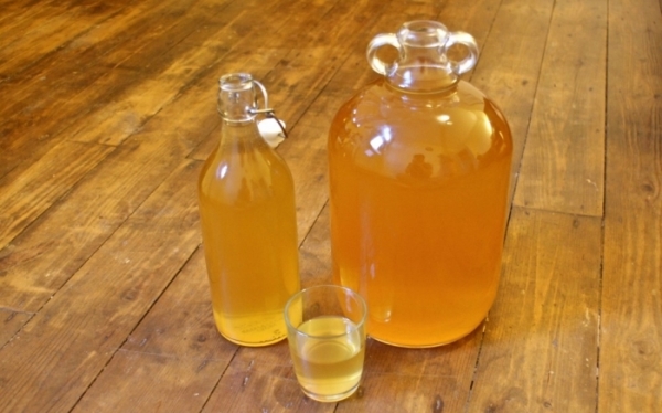  Le jus de cidre est fabriqué à partir de jus de pomme et aucun sucre n’est ajouté.