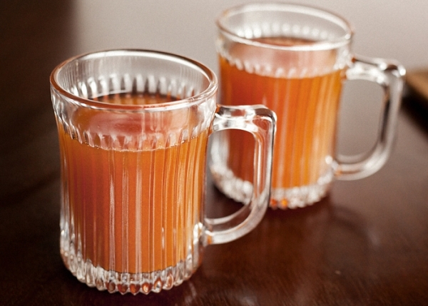  Cidre pomme-miel à base de pommes, d'eau et de miel, sans sucres ajoutés