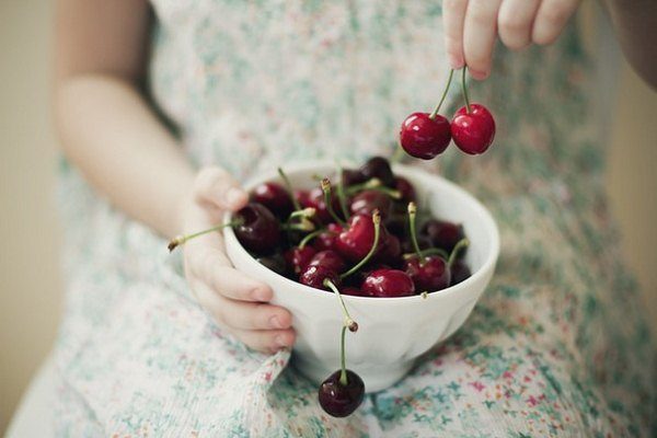  La cerise contient de grandes quantités de fer.