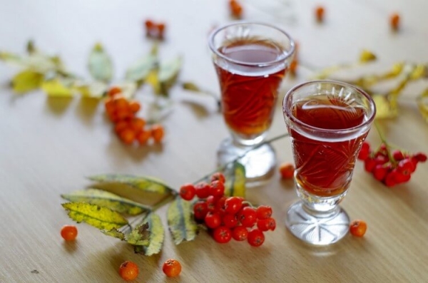  Rowan Tinktur ist nicht nur wohlriechend und lecker, sondern auch sehr nützlich