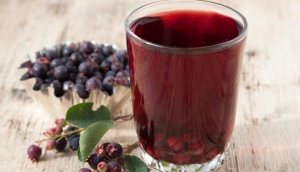  Saft aus der Irgi-Beere wird als Spülung mit Angina empfohlen