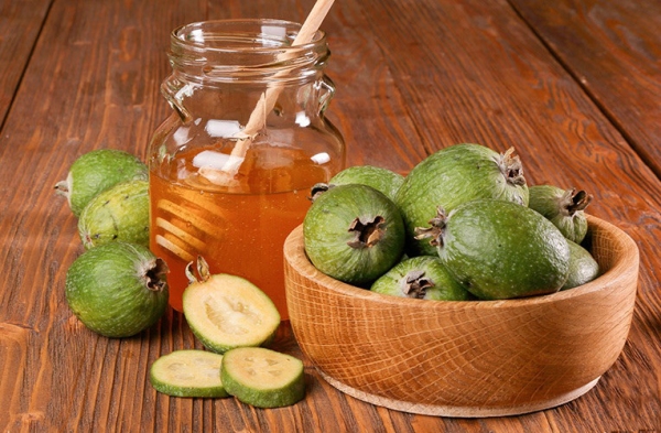  Aus Feijoa Marmeladen, Kompotte zubereiten, mit Zucker und Honig fransen, Gelee herstellen