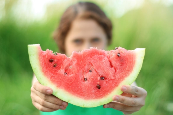  Wassermelone kann bei Erkrankungen der Nieren, des Darms, des Herz-Kreislauf-Systems und der Anämie gegessen werden