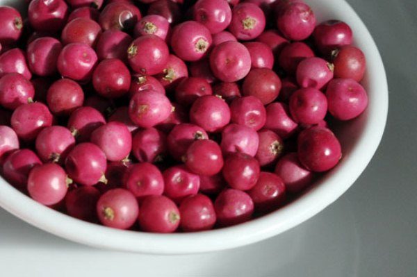  Rosa Pfeffer kann eine allergische Reaktion hervorrufen, die bei Menschen mit verschiedenen Formen von Nahrungsmittelallergien in Betracht gezogen werden sollte.