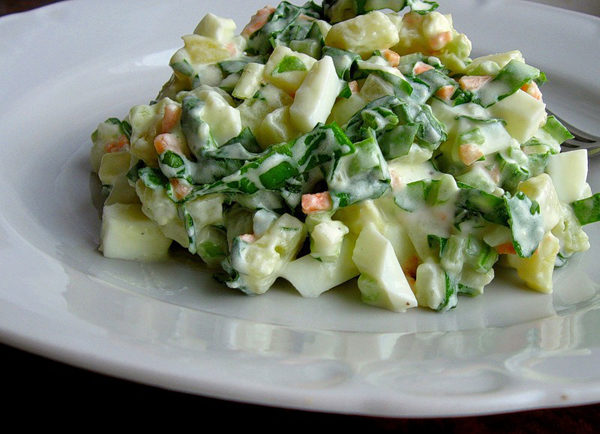  Salade d'ail sauvage, oeufs et jambon